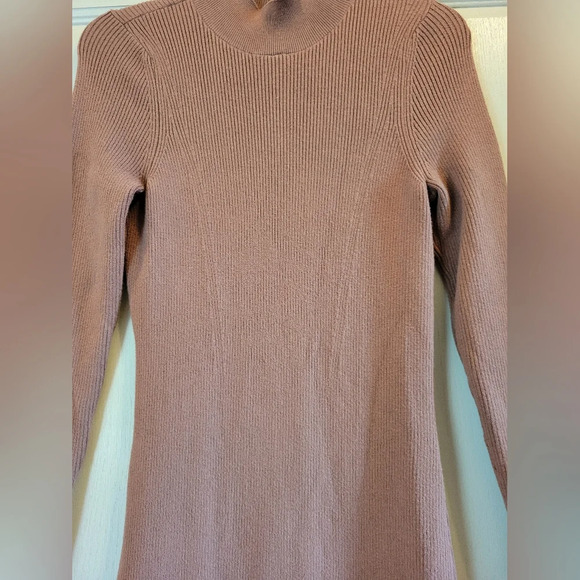 Abercrombie & Fitch Ribbed Knit Long Sleeve Semi Backless Midi Dress - Picture 4 of 9